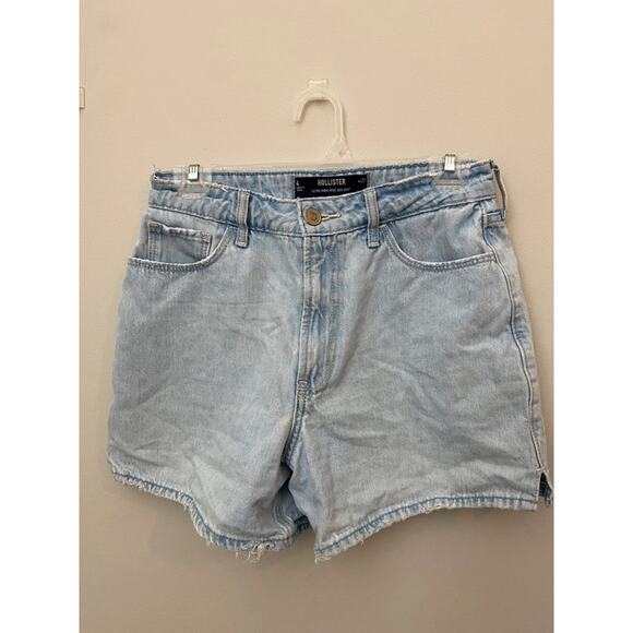 Hollister Pants - Size 4 High-rise Jean shorts